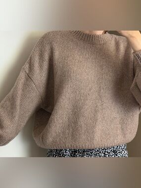 Women's Oversized Crewneck Sweater in Taupe